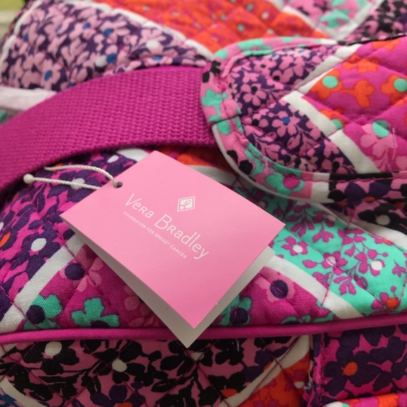 VERA BRADLEY Grand Traveler NWT - Picture 2 of 6